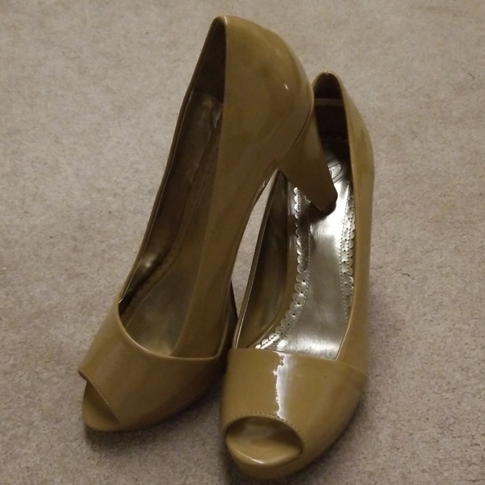 Tan heels